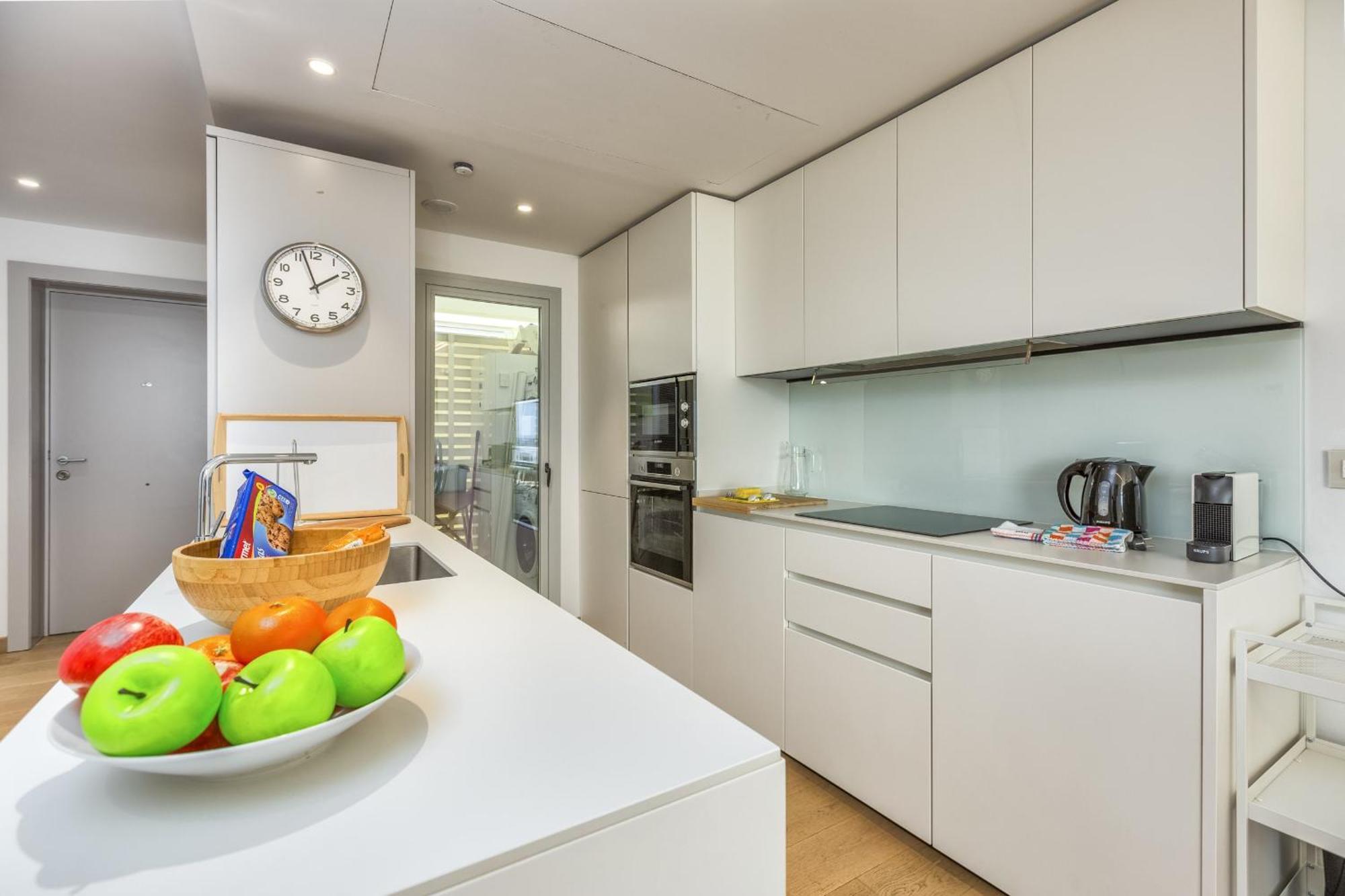 Huoneisto Vivi Homes - Nova Pool, Terrace & Sea View *